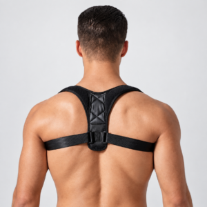 Correcteur de posture noir porté sur le dos, panneau rembourré et sangles visibles