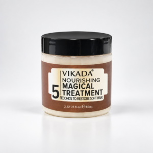 Pot de masque capillaire VIKADA 80 ml fermé, couvercle noir et étiquette brune sur fond clair