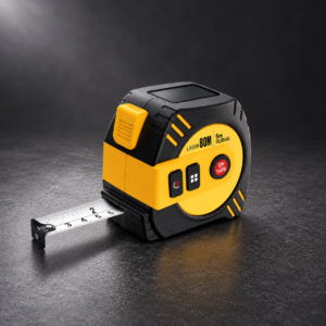 Mètre laser à ruban rechargeable jaune et noir, écran de mesure sur le dessus et ruban déployé, sur fond graphite